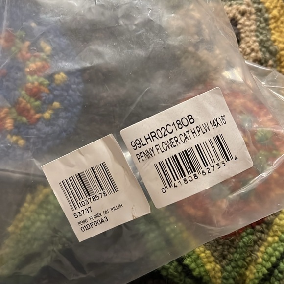 100% Wool Hooked Penny Flower Cat Pillow - Picture 5 of 6